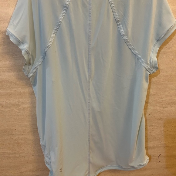 Lululemon Lightweight Blue Women’s 
Short-Sleeve Shirt - Picture 2 of 6